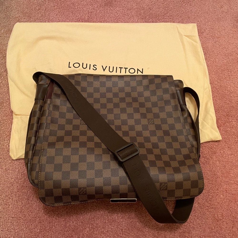 Louis Vuitton Damier messenger bag